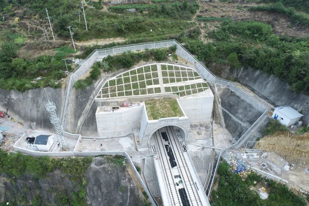 郑渝高铁襄阳东至万州北段建成通车